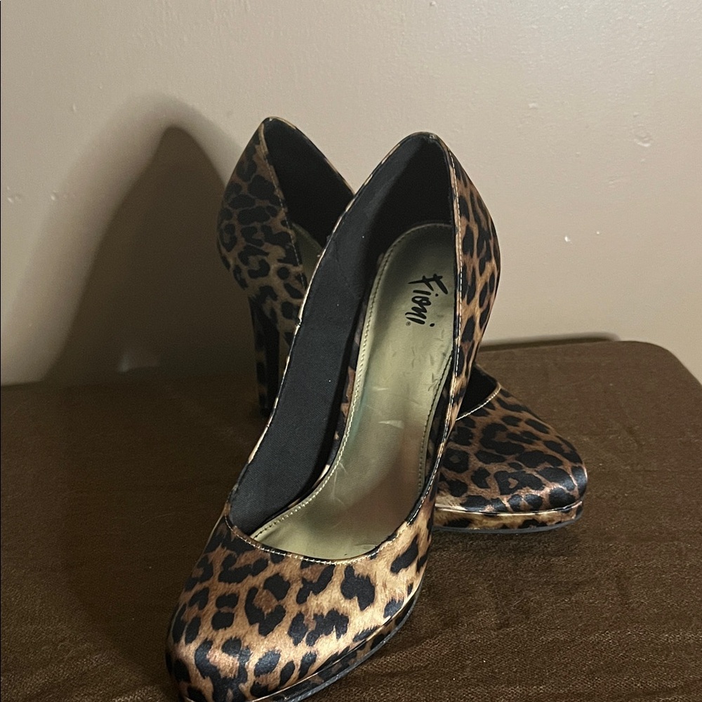 😄Fioni Lady's Stileto Shoes leopard print 9.5